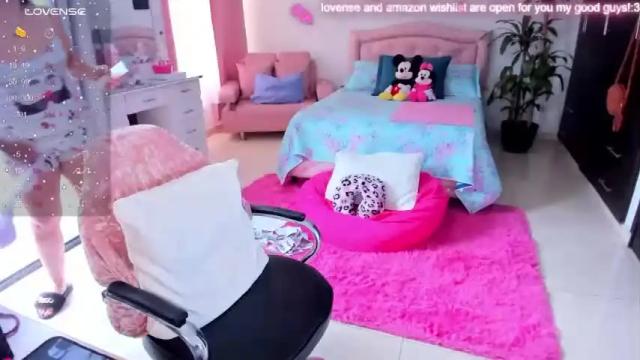 Image 2 of girl_alana Stream on Chaturbate on 17 months ago