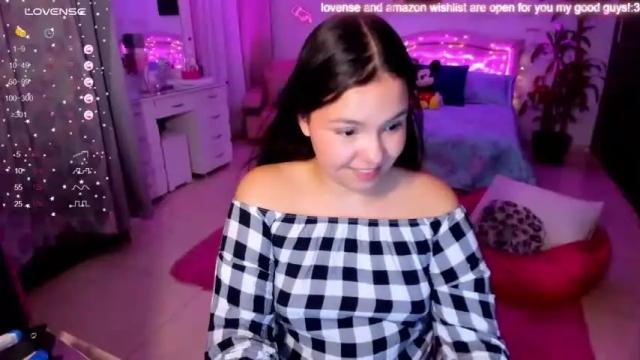 Image 11 of girl_alana Stream on Chaturbate on 16 months ago