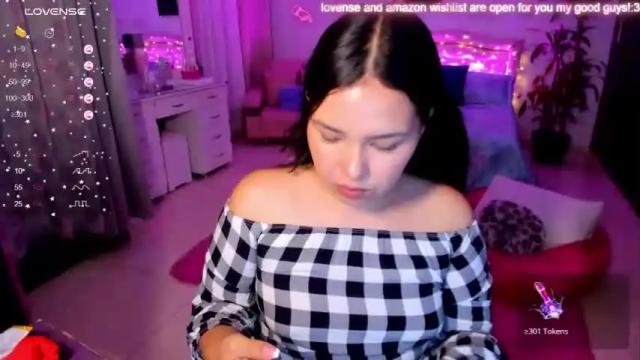 Image 4 of girl_alana Stream on Chaturbate on 16 months ago