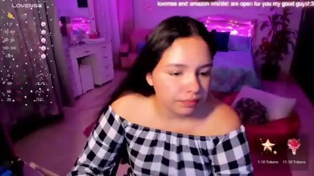 Image 7 of girl_alana Stream on Chaturbate on 16 months ago