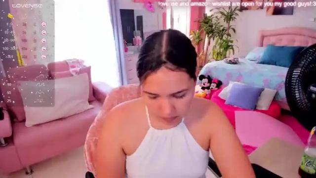 Image 8 of girl_alana Stream on Chaturbate on 16 months ago