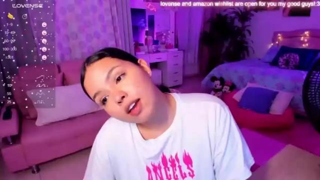 Image 6 of girl_alana Stream on Chaturbate on 16 months ago