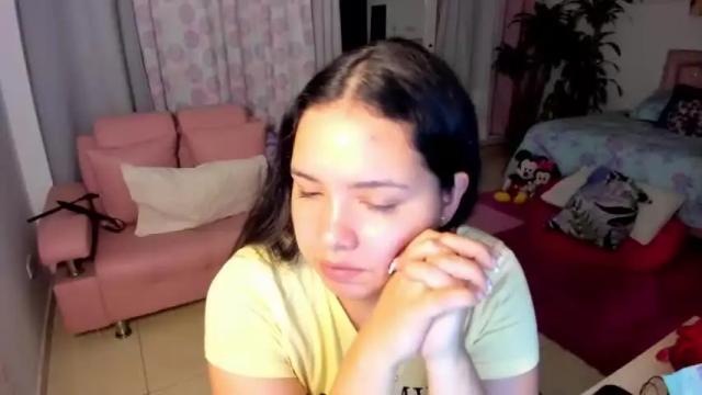 Image 7 of girl_alana Stream on Chaturbate on 16 months ago