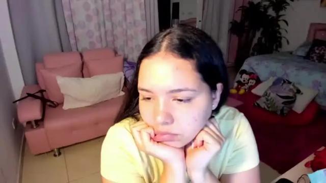 Image 8 of girl_alana Stream on Chaturbate on 16 months ago
