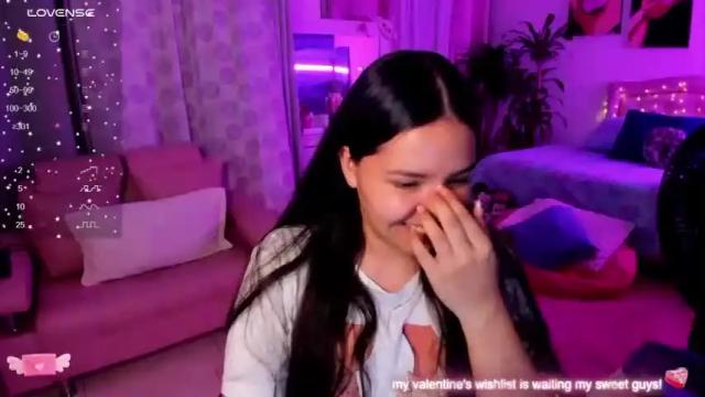 Image 10 of girl_alana Stream on Chaturbate on 16 months ago