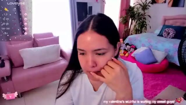Image 10 of girl_alana Stream on Chaturbate on 16 months ago