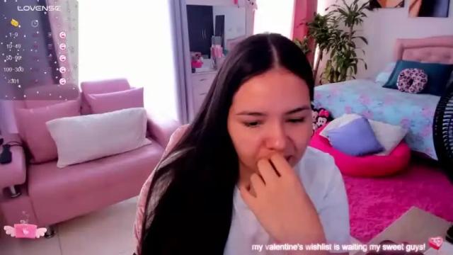 Image 11 of girl_alana Stream on Chaturbate on 16 months ago