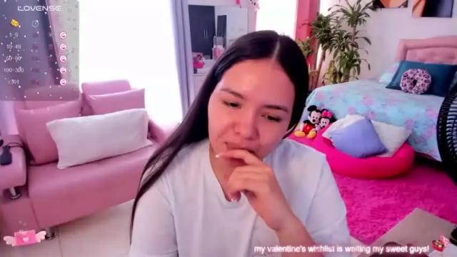 Image 7 of girl_alana Stream on Chaturbate on 16 months ago