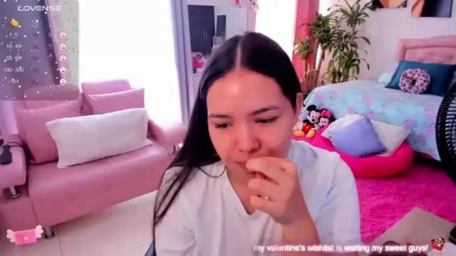 Image 8 of girl_alana Stream on Chaturbate on 16 months ago