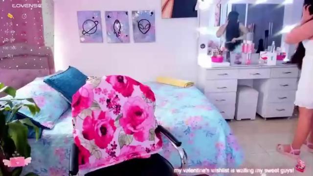 Image 12 of girl_alana Stream on Chaturbate on 16 months ago