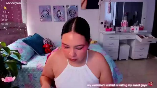 Image 7 of girl_alana Stream on Chaturbate on 16 months ago