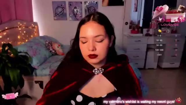 Image 11 of girl_alana Stream on Chaturbate on 16 months ago