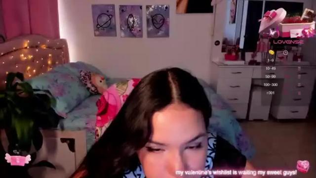 Image 12 of girl_alana Stream on Chaturbate on 16 months ago