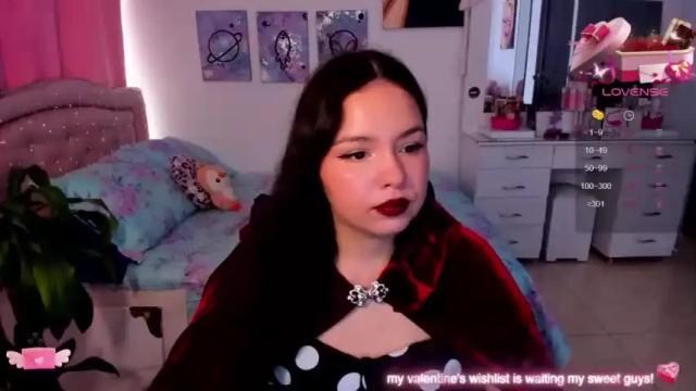 Image 2 of girl_alana Stream on Chaturbate on 16 months ago