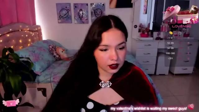 Image 3 of girl_alana Stream on Chaturbate on 16 months ago
