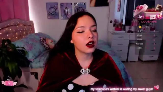 Image 8 of girl_alana Stream on Chaturbate on 16 months ago