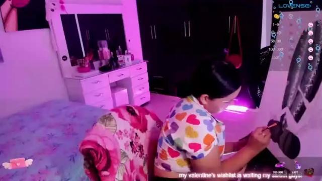 Image 8 of girl_alana Stream on Chaturbate on 16 months ago
