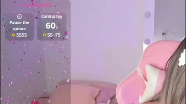 Image 6 of girl_alana Stream on Chaturbate on 3 months ago