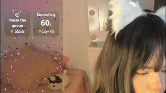 Image 8 of girl_alana Stream on Chaturbate on 2 months ago