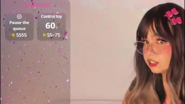 Image 3 of girl_alana Stream on Chaturbate on 2 months ago