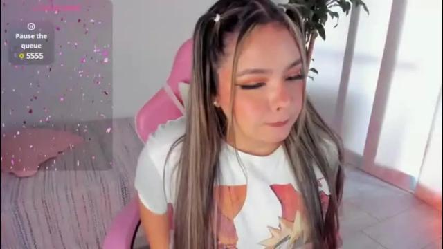 Image 11 of girl_alana Stream on Chaturbate on 2 months ago