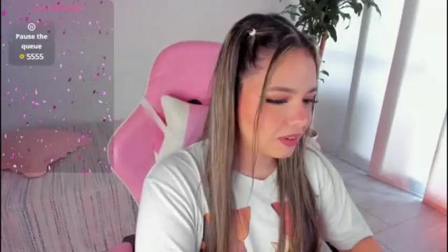 Image 2 of girl_alana Stream on Chaturbate on 2 months ago