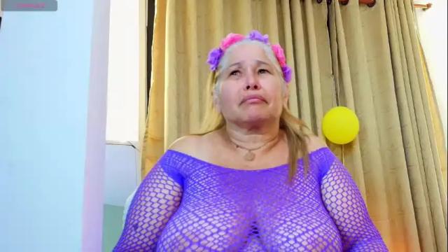 Image 3 of girl_amada Stream on Chaturbate on 1 month ago