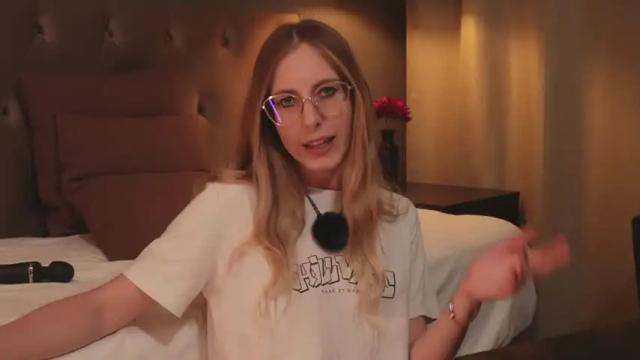 Image 2 of girl_i_am Stream on Chaturbate on 1 month ago