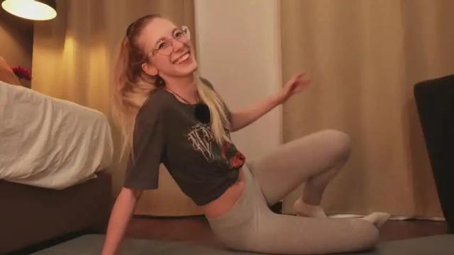 Image 4 of girl_i_am Stream on Chaturbate on 1 month ago