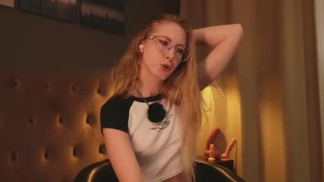 Image 6 of girl_i_am Stream on Chaturbate on 25 days ago