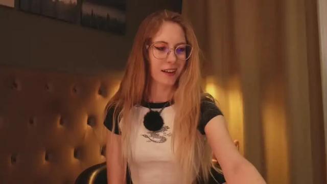 Image 7 of girl_i_am Stream on Chaturbate on 25 days ago