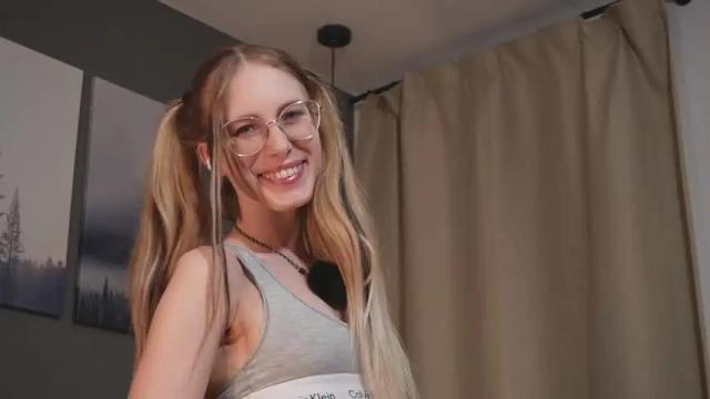 Image 7 of girl_i_am Stream on Chaturbate on 14 days ago