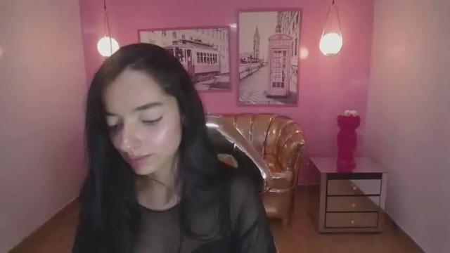 Image 10 of girl_reina_t Stream on Chaturbate on 13 months ago