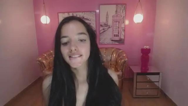 Image 6 of girl_reina_t Stream on Chaturbate on 13 months ago