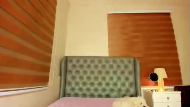 Image 8 of girlinurdreamsqt Stream on Chaturbate on 15 months ago