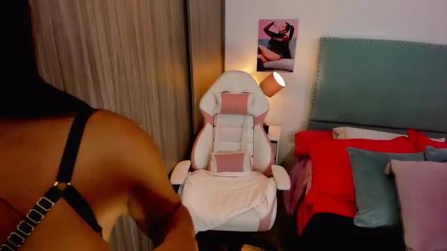 Image 10 of giselle___b Stream on Chaturbate on 20 months ago