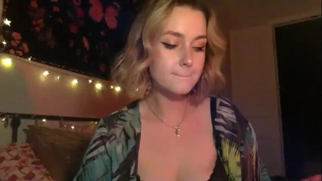 Image 2 of givemesweetdreams Stream on Chaturbate on 12 months ago