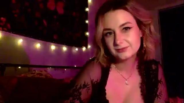 Image 3 of givemesweetdreams Stream on Chaturbate on 12 months ago