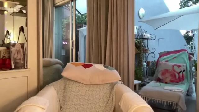 Image 10 of gl1tter_barbie Stream on Chaturbate on 12 months ago