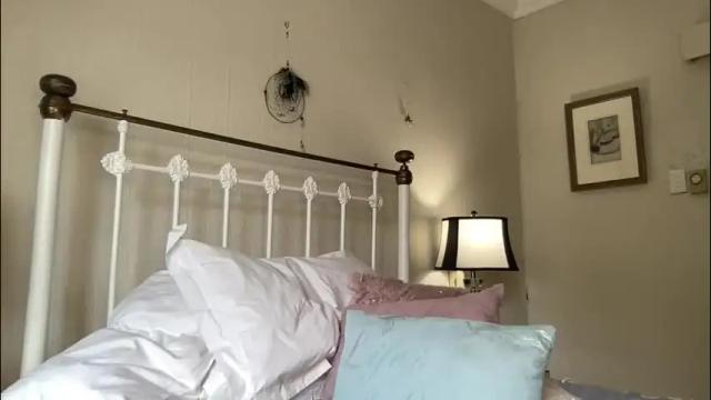 Image 4 of gl1tter_barbie Stream on Chaturbate on 1 month ago