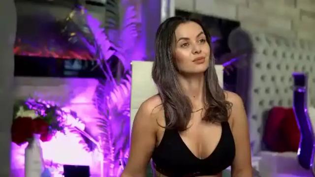 Image 4 of glamourousmom Stream on Chaturbate on 11 days ago