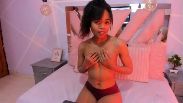 Image 3 of gletty_noa Stream on Chaturbate on 1 month ago