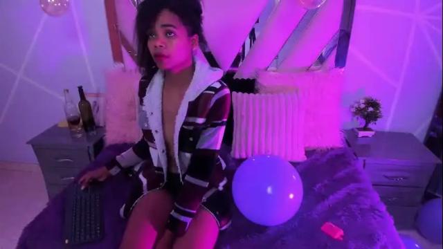 Image 8 of gletty_noa Stream on Chaturbate on 23 days ago