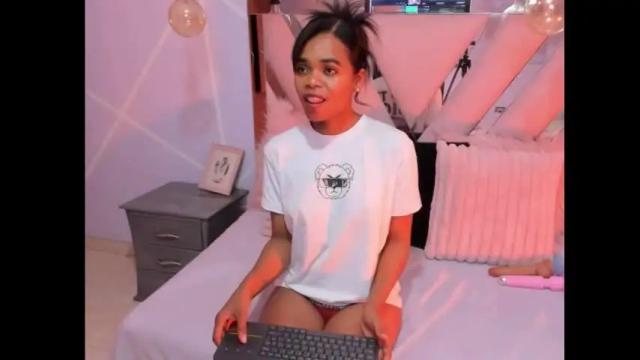 Image 8 of gletty_noa Stream on Chaturbate on 17 days ago