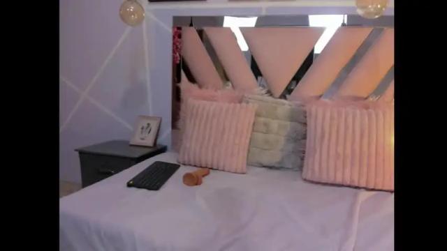 Image 2 of gletty_noa Stream on Chaturbate on 14 days ago