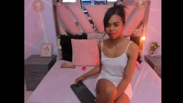 Image 12 of gletty_noa Stream on Chaturbate on 12 days ago