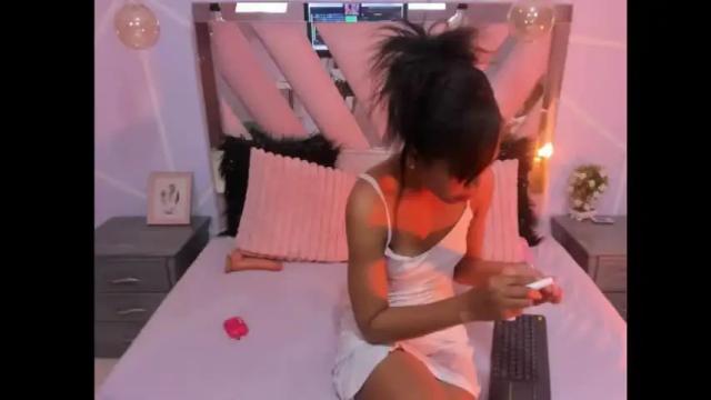 Image 4 of gletty_noa Stream on Chaturbate on 12 days ago