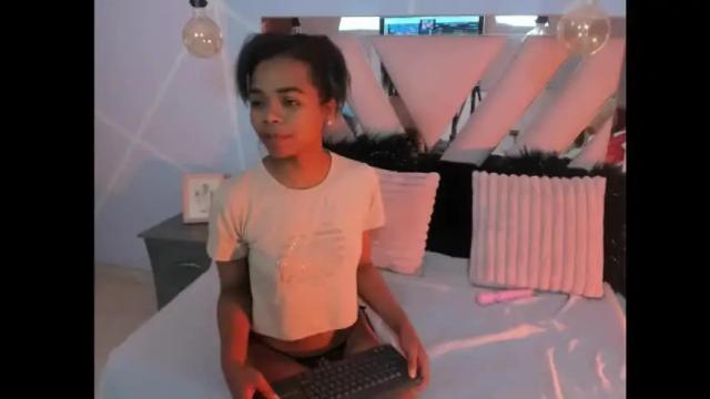 Image 4 of gletty_noa Stream on Chaturbate on 9 days ago