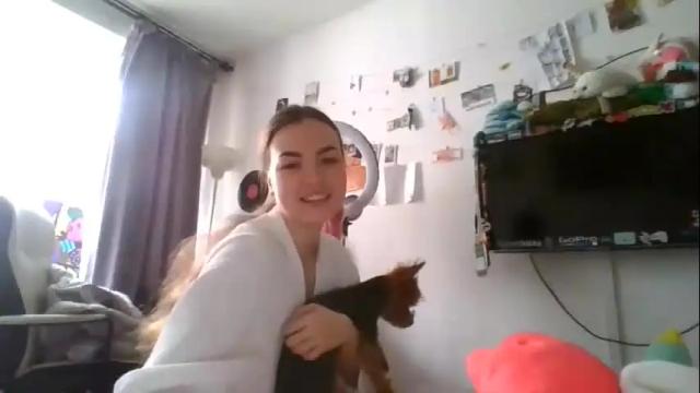 Image 12 of glitter_doll Stream on Chaturbate on 1 month ago