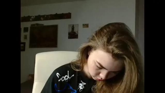 Image 4 of glitter_doll Stream on Chaturbate on 7 days ago